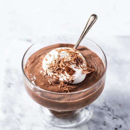 A Bakendales Delizioso Mousse, light and airy, with a smooth texture and a rich flavor, served in an elegant dessert glass.